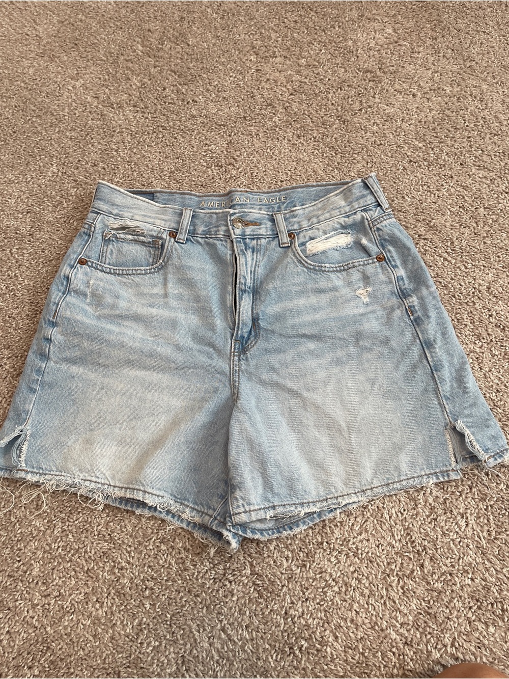 American Eagle Outfitters Light Wash Denim Shorts Size 6